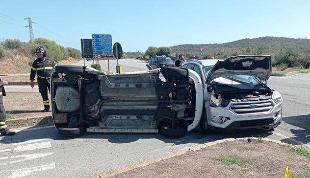 Incidente a Budoni, auto si ribalta