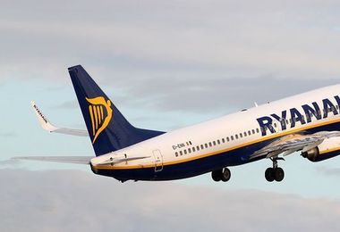 Cagliari-Palermo, volo annullato e notte in aeroporto: Ryanair chiarisce