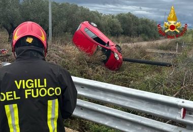 Asfalto bagnato: schianti a Guspini e Narbolia. Cinque persone coinvolte 