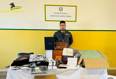 Abbigliamento e accessori contraffatti, 62 denunce della Gdf di Porto Torres