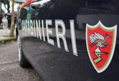 Dopo allontanamento continua a maltrattare la ex: arrestato a Macomer