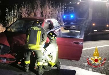 Incidente stradale nell'Oristanese: persona estratta dalle lamiere 