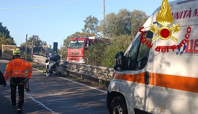 Arzachena, scontro auto-scooter: due feriti, uno è grave