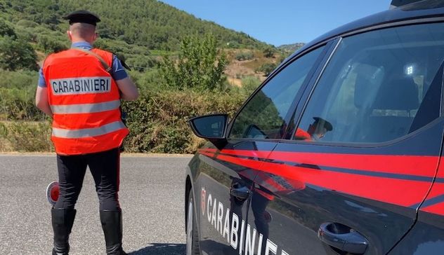 Nascondeva la marijuana nel serbatoio della stufa a pellet, 45enne arrestato a Suni