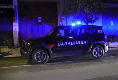 Accoltellò il padre nel sonno a Osilo: patteggiati 4 anni