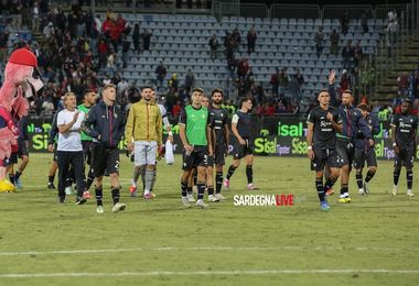 Scontri durante la partita, multa da 30mila euro con diffida per Cagliari e Napoli