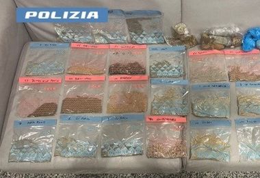 Cagliari, stagione estiva: in aeroporto sequestrati 125 kg di sabbia, ciottoli e conchiglie