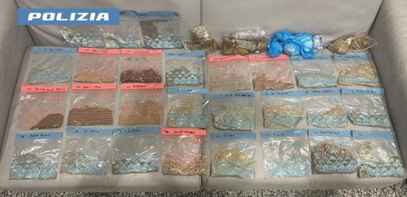 Cagliari, stagione estiva: in aeroporto sequestrati 125 kg di sabbia, ciottoli e conchiglie