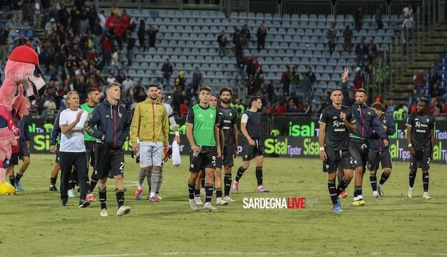 Scontri durante la partita, multa da 30mila euro con diffida per Cagliari e Napoli