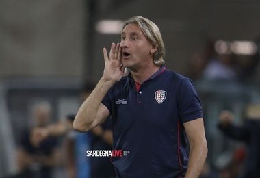 Cagliari: Nicola non è in discussione ma la squadra va in ritiro