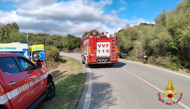 Auto esce fuori strada nel Nuorese: feriti due turisti tedeschi