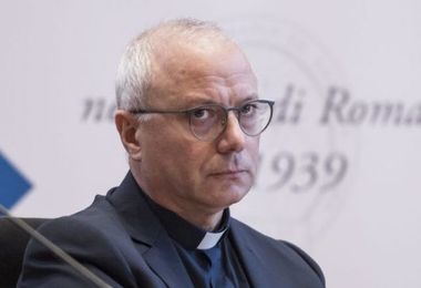 Mons. Baturi: “Società va in crisi se non sa trasmettere valori della convivenza”