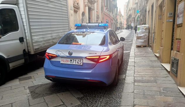 Vede la Polizia e scappa: denunciato a Sassari per spaccio