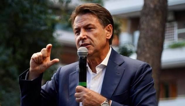 Conte contro tutti: “Renzi vuole distruggere il M5S, il Pd? Ci vuole cespugli”