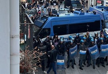 Cagliari. Polizia blocca il corteo pro Palestina: attimi di tensione