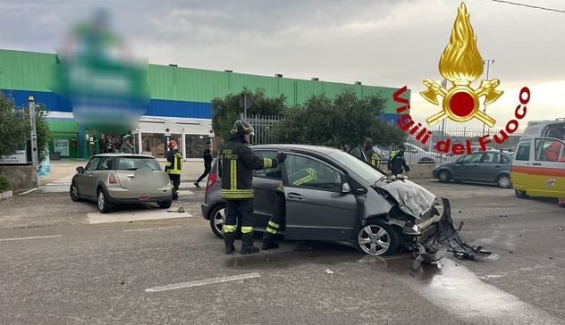 Scontro frontale a Olbia: due persone trasportate in ospedale