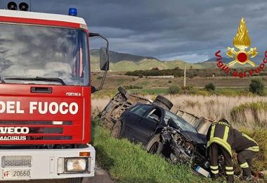 Incidente sulla Strada provinciale 90: scontro auto-camioncino