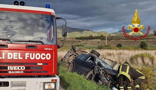 Incidente sulla Strada provinciale 90: scontro auto-camioncino