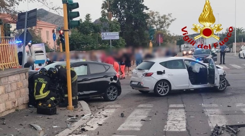 Carbonia: sette persone in ospedale dopo un frontale fra 2 auto