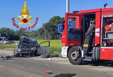 Scontro tra due auto a Sassari, conducente estratto dalle lamiere