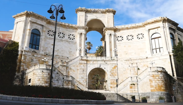 Cagliari, tumore al seno: oggi il Bastione si illumina di rosa