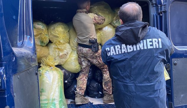 Sarule. In casa con circa 4 tonnellate di marijuana: blitz dei carabinieri | VIDEO