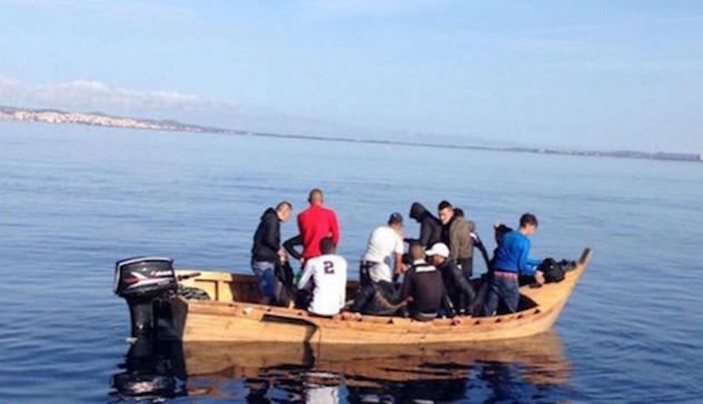 Barchino con 15 algerini intercettato nel sud Sardegna