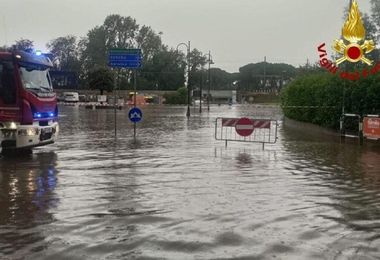 Maltempo, allerta in 5 regioni. A Bologna un disperso