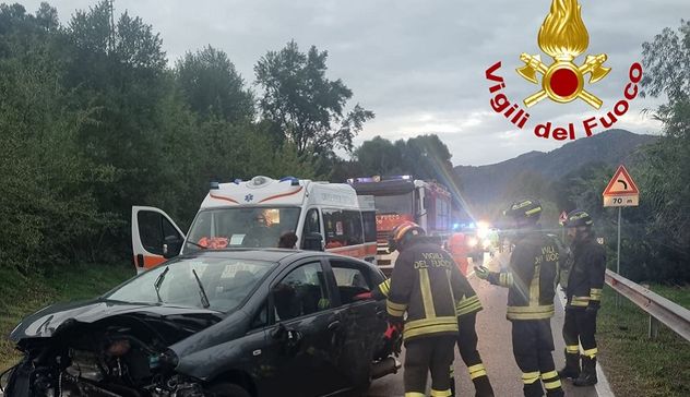 Incidente nel Nuorese: tre auto coinvolte 