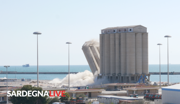 Cagliari. Terza demolizione dei silos oggi alle 13. Seguite la nostra diretta